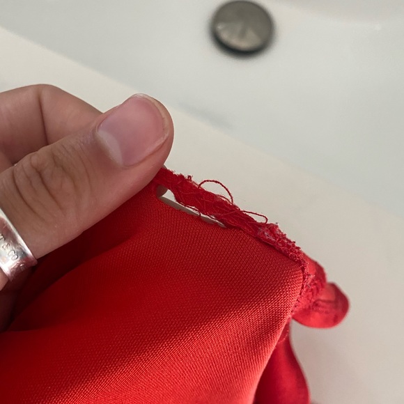 Spicy red ruffle crop top - Picture 2 of 2